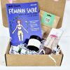 Box cadeau pour femme contenant des produits de beauté et des accessoires