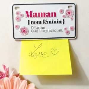 Magnet -Maman [ nom féminin ] désigne une super héroïne-